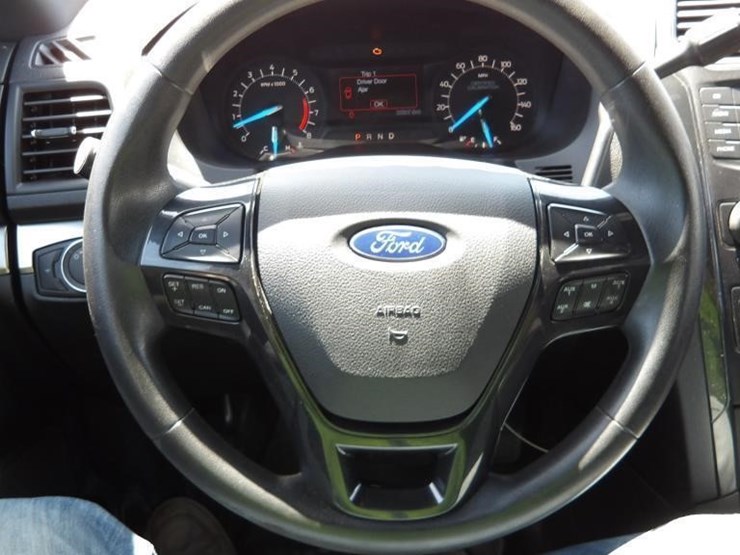 2019-ford-explorer-image-14