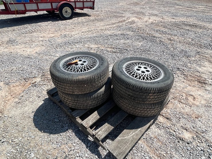 #2503-•-set-of-(4)-goodyear-tires-on-5-bolt-rims-image-3