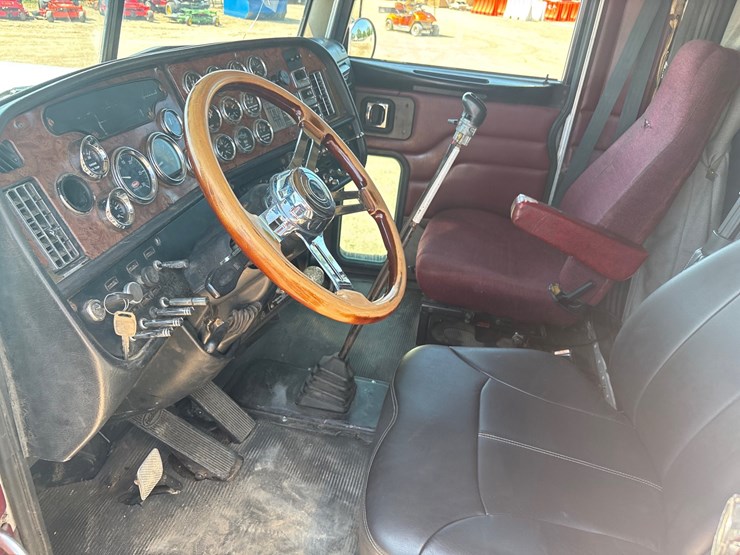 2005-peterbilt-379-image-10