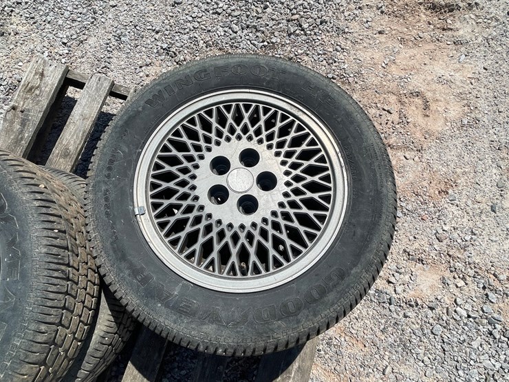 #2503-•-set-of-(4)-goodyear-tires-on-5-bolt-rims-image-9