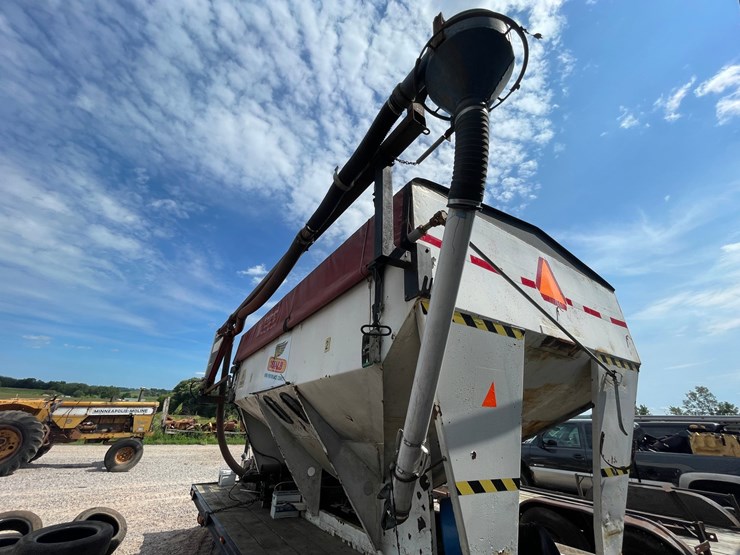 #2087-•-seed-tender-on-tri-axle-trailer-(no-title)-image-17