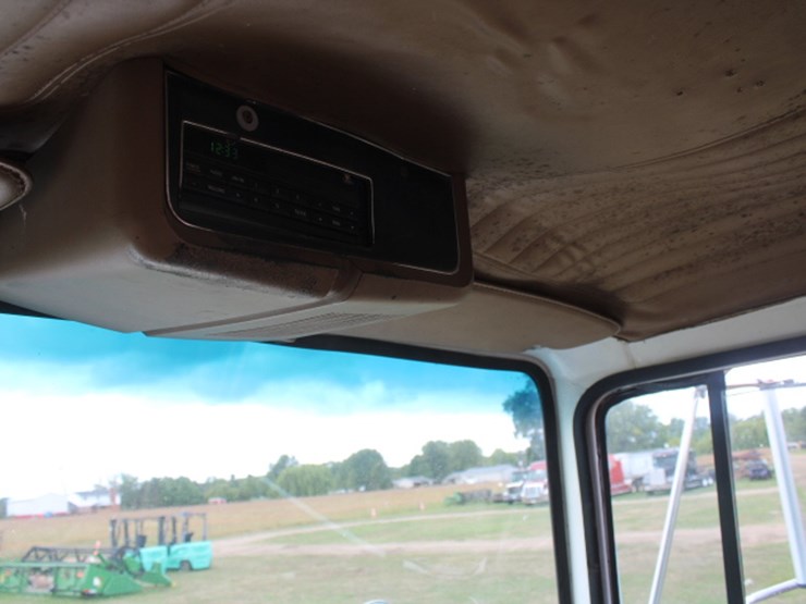 1995-ford-9000-image-11