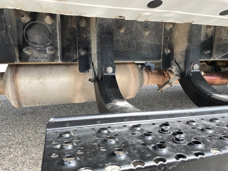 #1602-•-2022-chevrolet-6500hd-crew-cab-with-16'-flatbed-(has-wi-title)-(of)-image-37