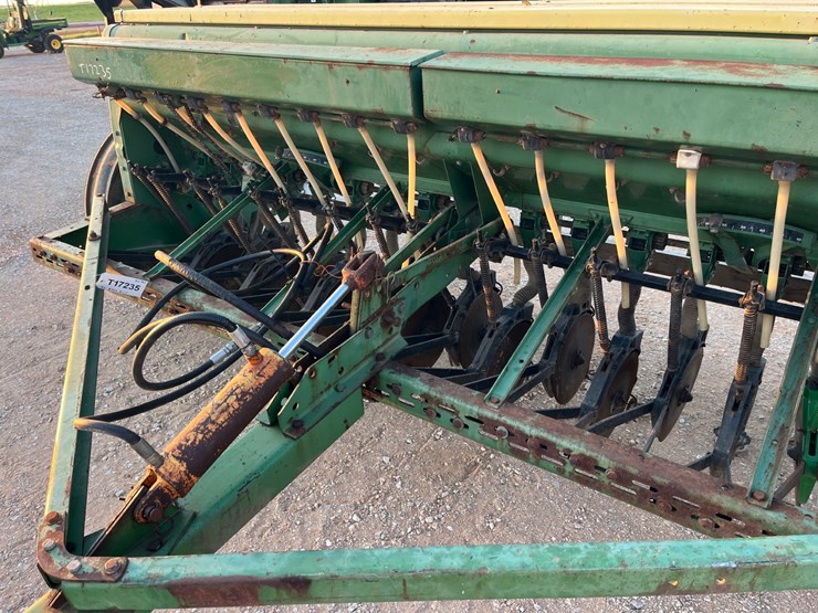 john-deere-8300-image-2