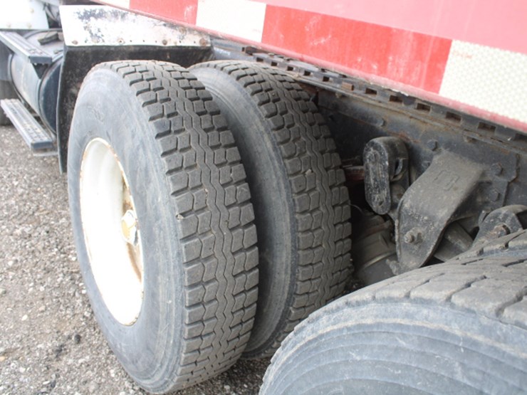 1995-ford-9000-image-49