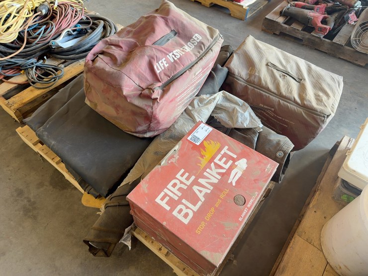 assorted-truck-body-tarps-image-1