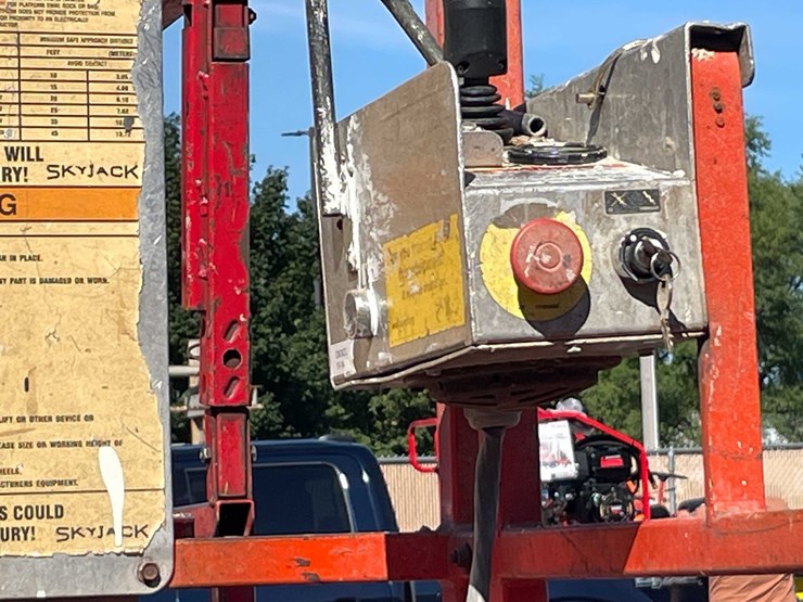 #1624-•-skyjack-3220-scissor-lift-(03)-image-15