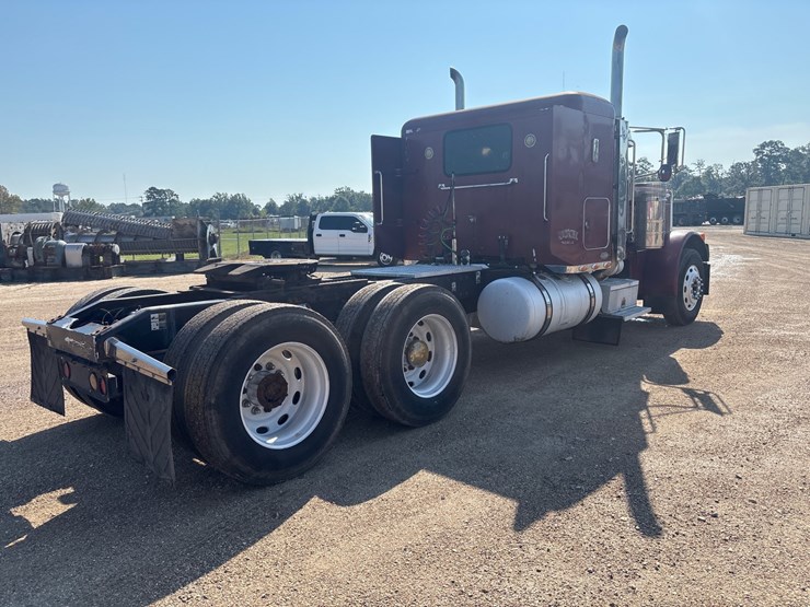 2005-peterbilt-379-image-3