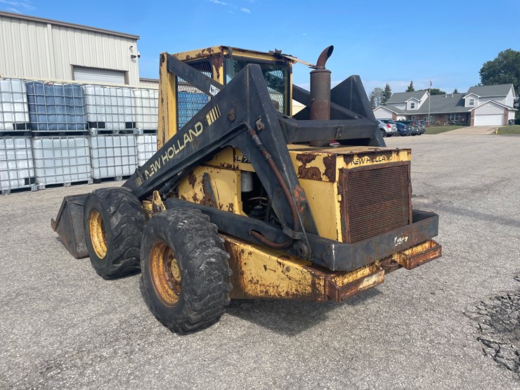 new-holland-l785-image-7