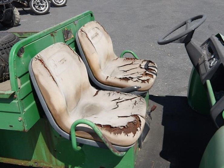 2021-john-deere-gator-image-10