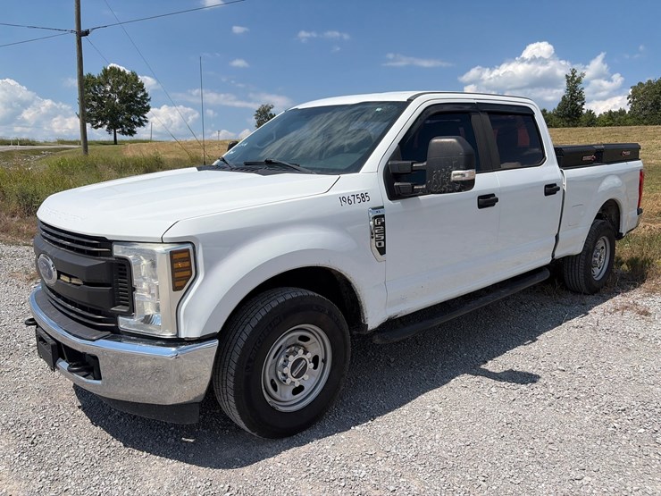 2019-ford-f250-xl-image-1