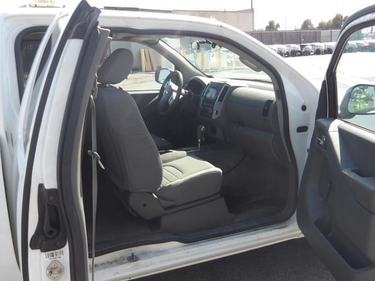 2017-nissan-frontier-image-8