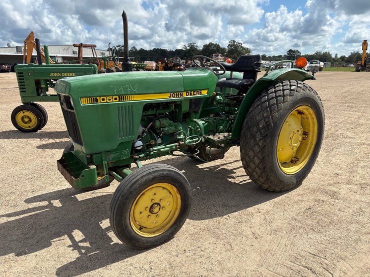 john-deere-1050-image-1