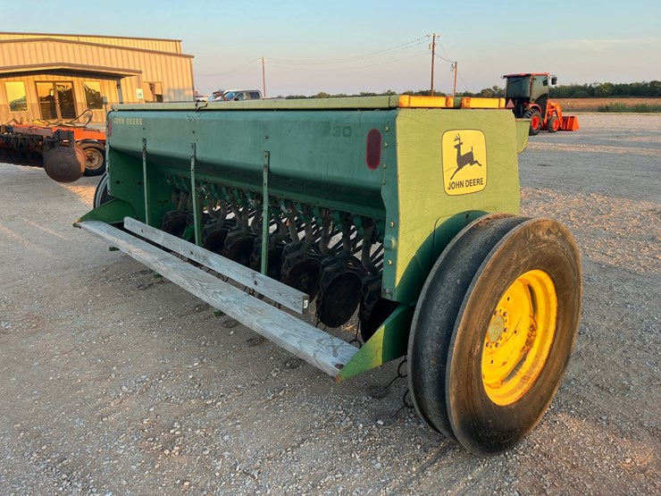 john-deere-8300-image-8