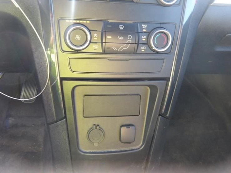 2019-ford-explorer-image-22