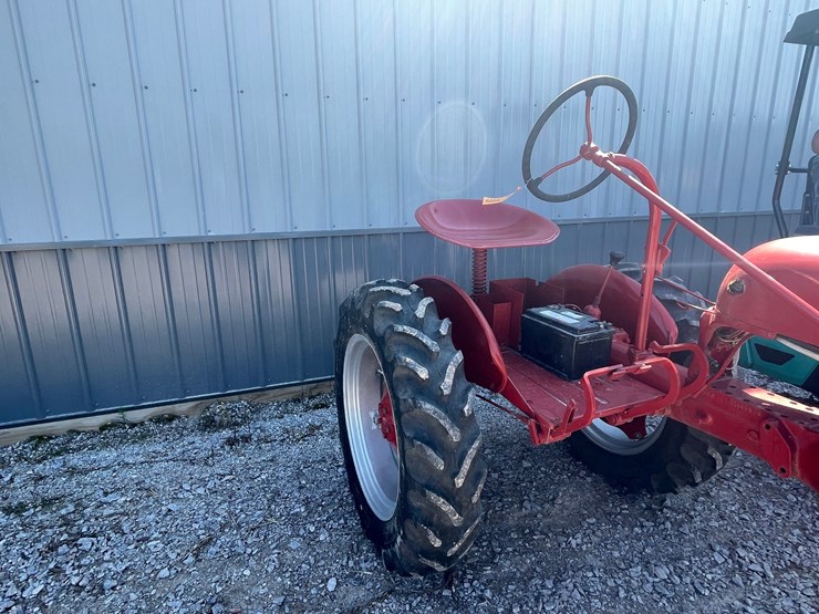 #2457-•-1948-farmall-cub-image-6