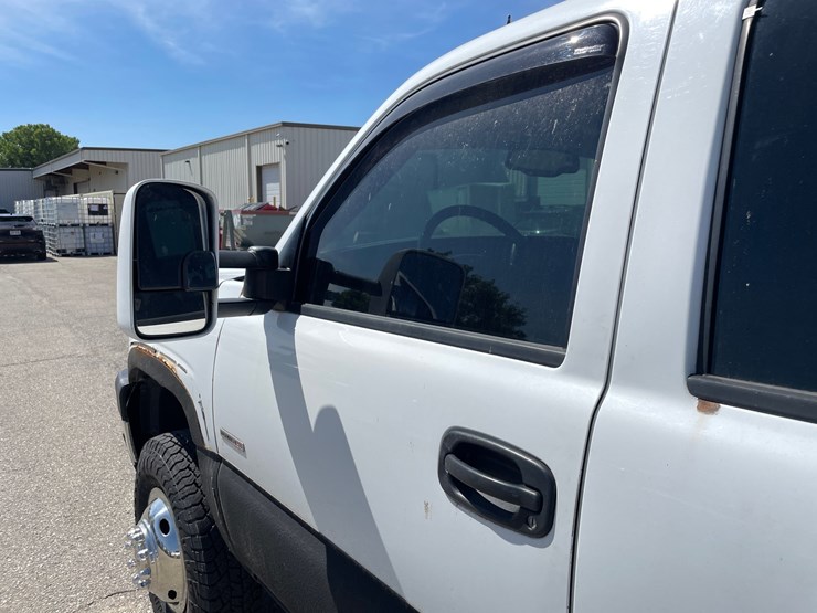 2003-chevrolet-silverado-3500-image-15