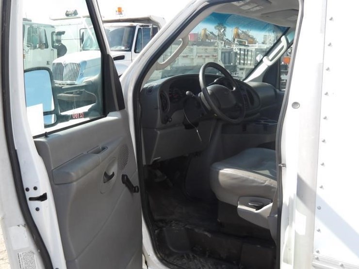 2006-ford-e350-image-16