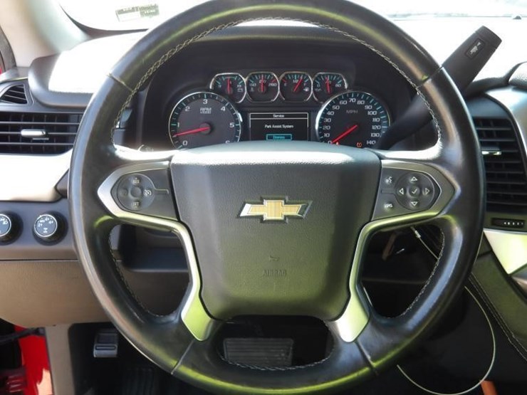 2016-chevrolet-suburban-image-15