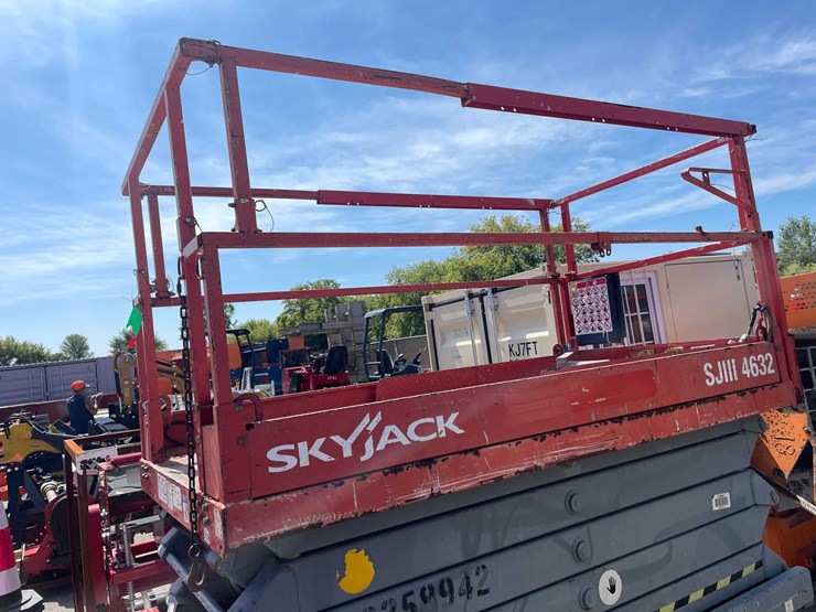#1621-•-skyjack-4632-scissor-lift-(o10)-image-7