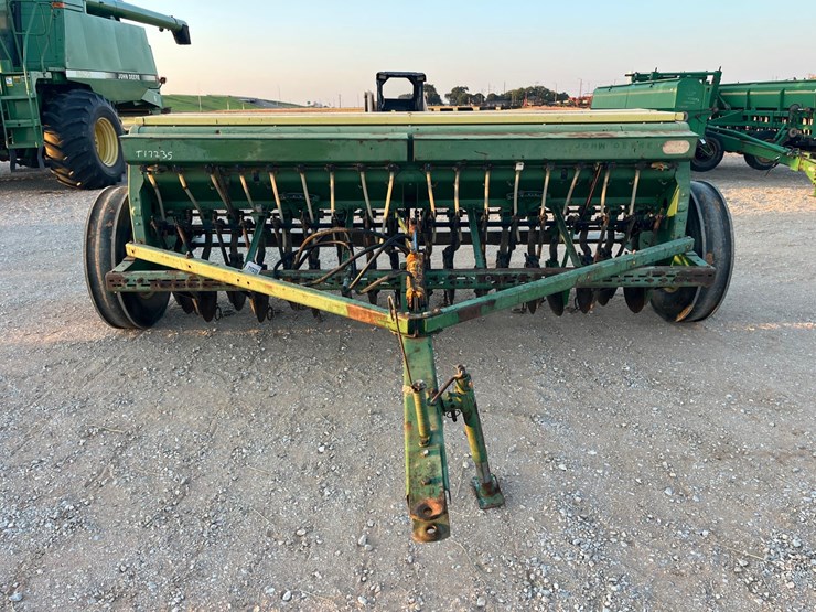john-deere-8300-image-3