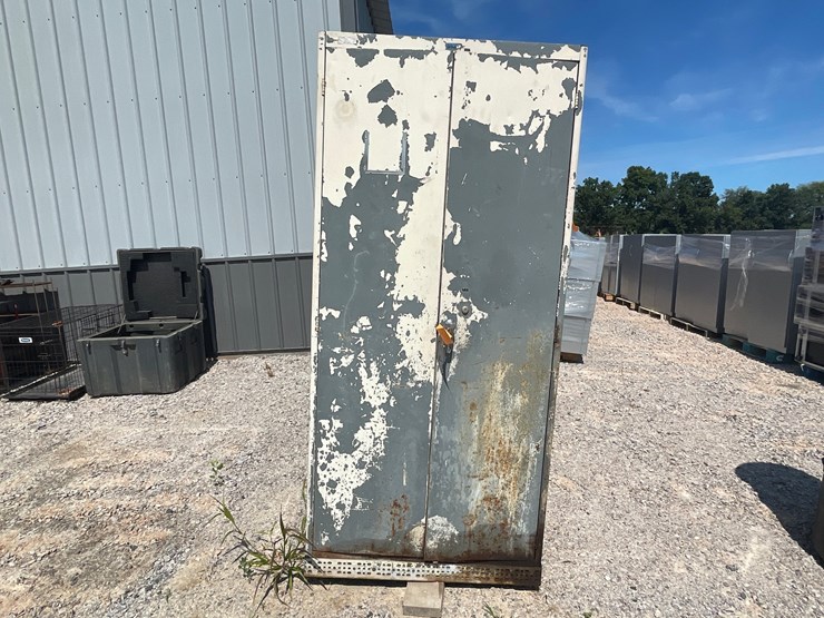 #2505-•-metal-storage-cabinet-polley-dump-hopper-image-2