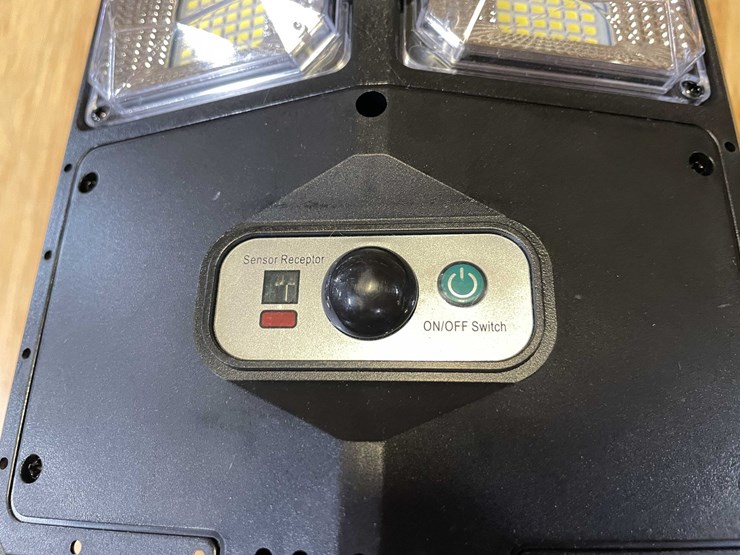 #8554-•-led-parking-lot/-yard-light-(pr13)-image-3