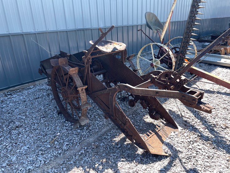 #2467-•-antique-harvester-image-3