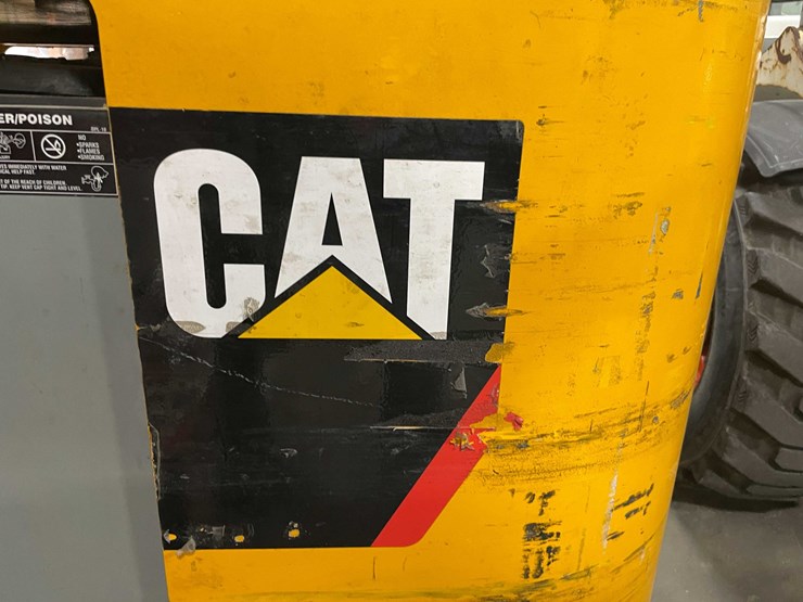 #1628-•-cat-stand-on-electric-forklift-(wall-g)-image-5