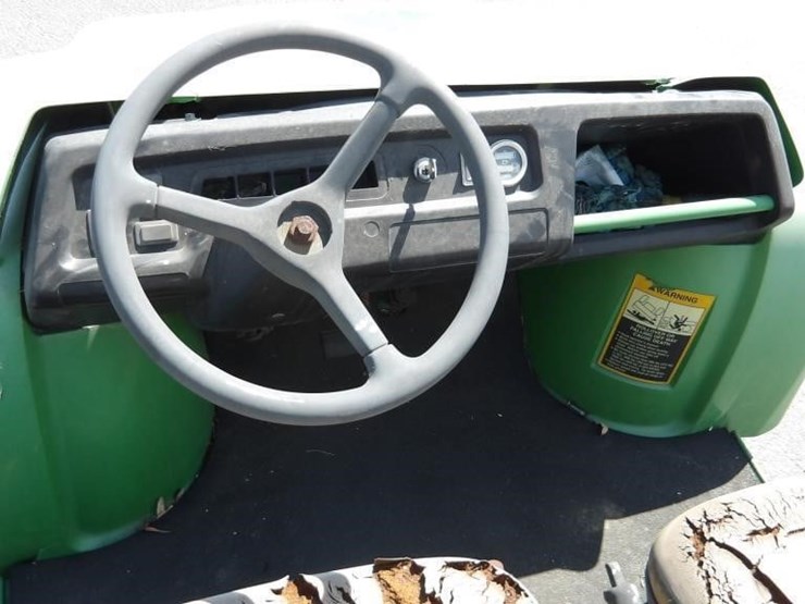 2021-john-deere-gator-image-12