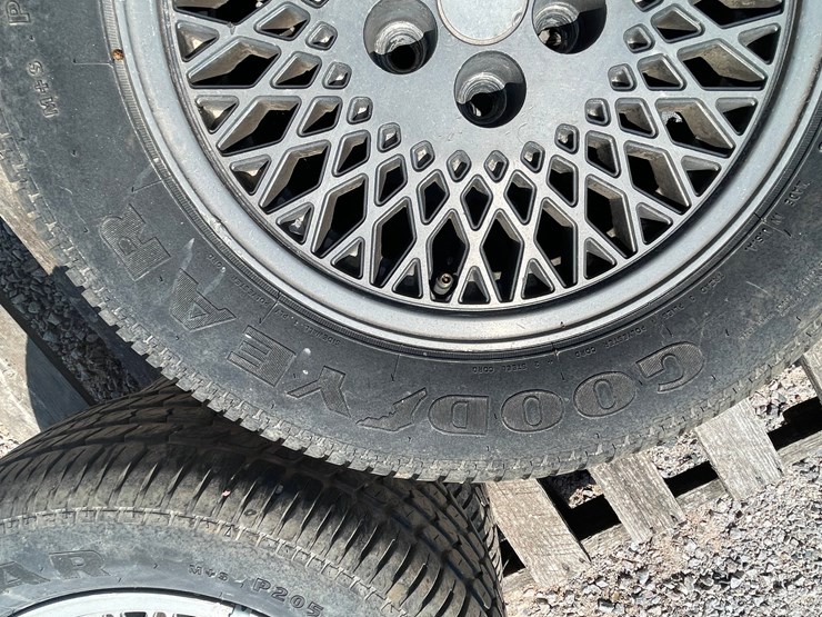 #2503-•-set-of-(4)-goodyear-tires-on-5-bolt-rims-image-6