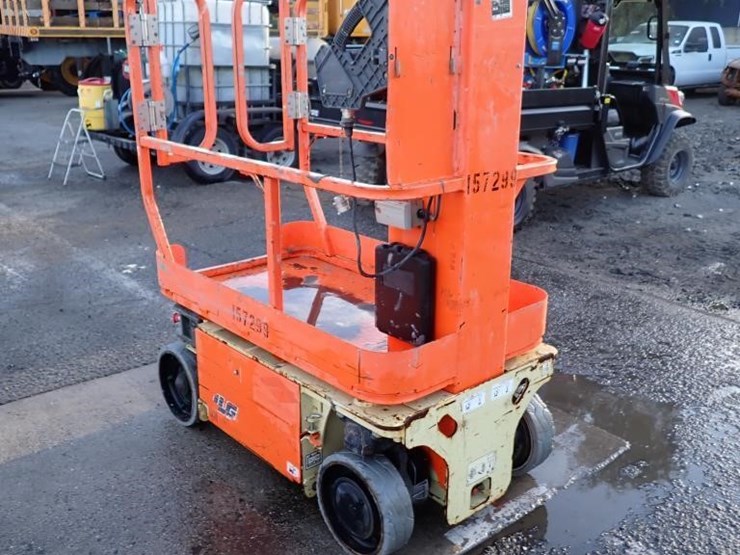 2015-jlg-1230es-image-2