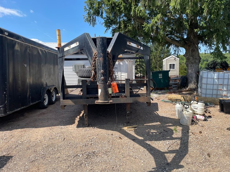 #1135-•-2002-horse-creek-road-warrier-22'-tandem-axle-gooseneck-trailer-(has-wi-title)-image-2