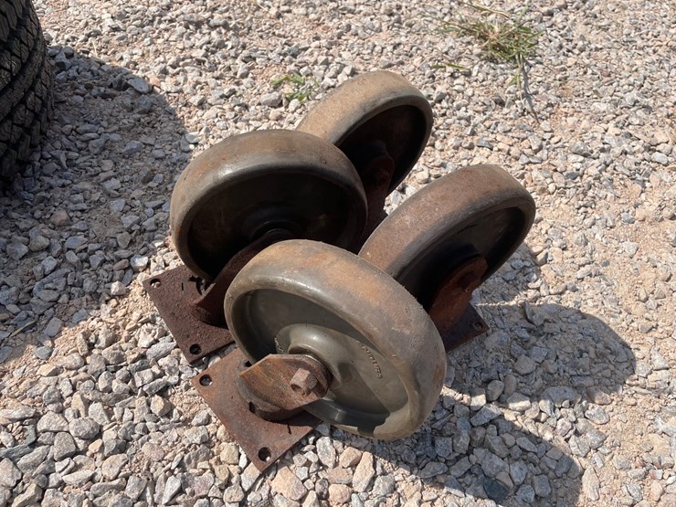 #2099-•-set-of-(4)-colson-endura-hard-rubber-casters-image-3