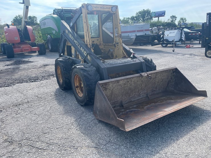 new-holland-l785-image-3