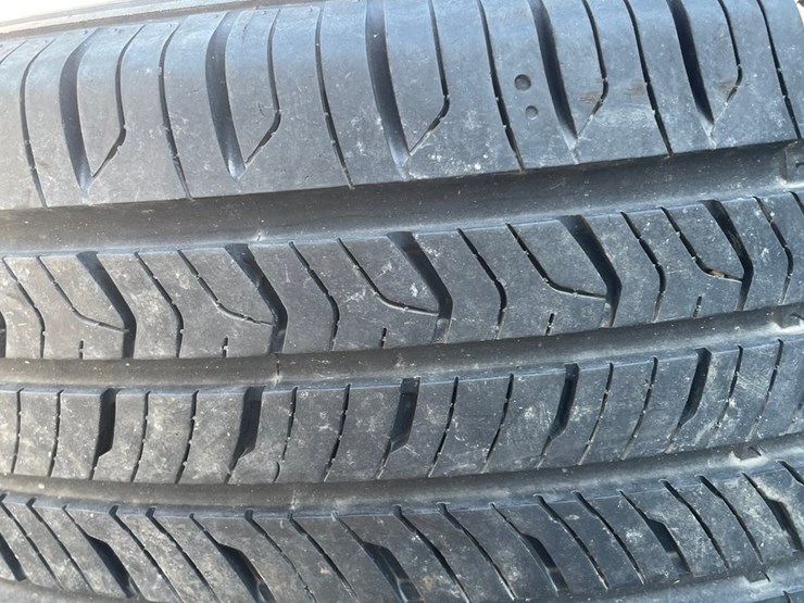 #2480-•-pari-of-truck-tires-on-5-bolt-rims-image-5
