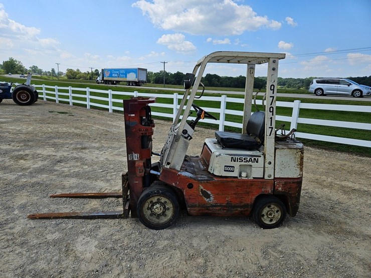 #38-•-nissan-5000-single-stage-fork-lift-image-2
