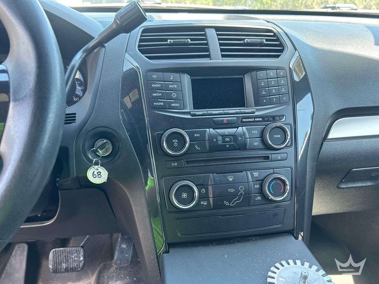 2018-ford-explorer-image-18