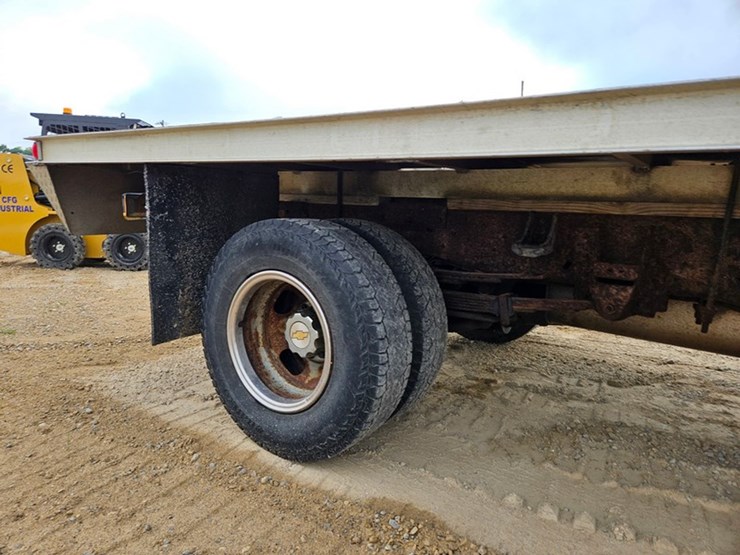 2004-chevrolet-3500-image-30