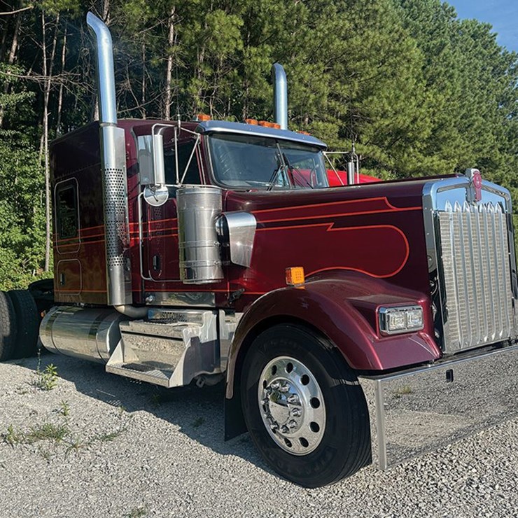 2023 KENWORTH W900L