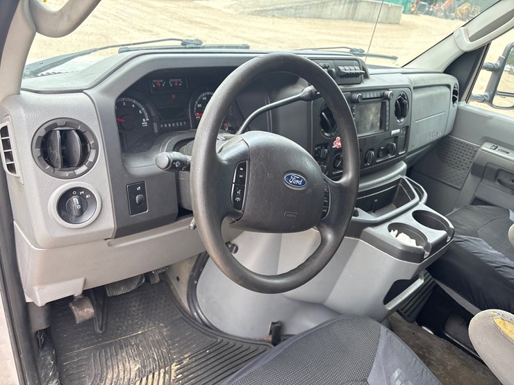 2013-ford-e350-image-8