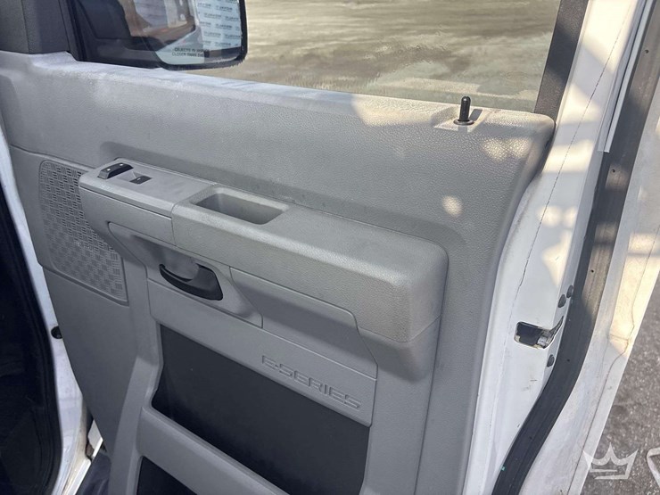 2012-ford-cargo-image-18
