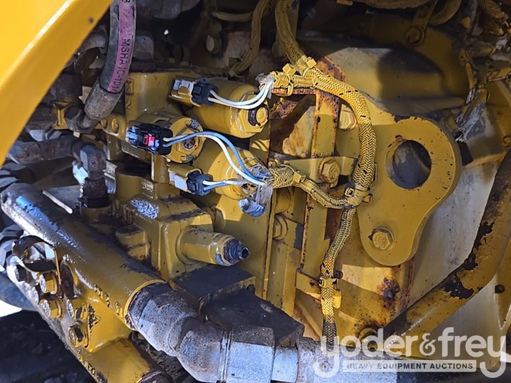 2015-caterpillar-966m-image-34