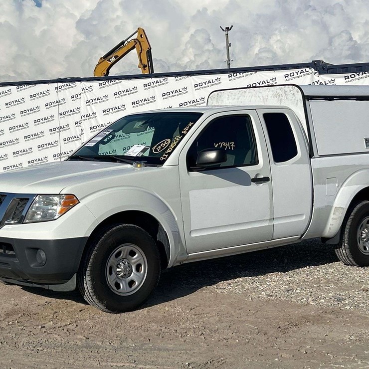 2013 Nissan Ext Cab Pickup Truck