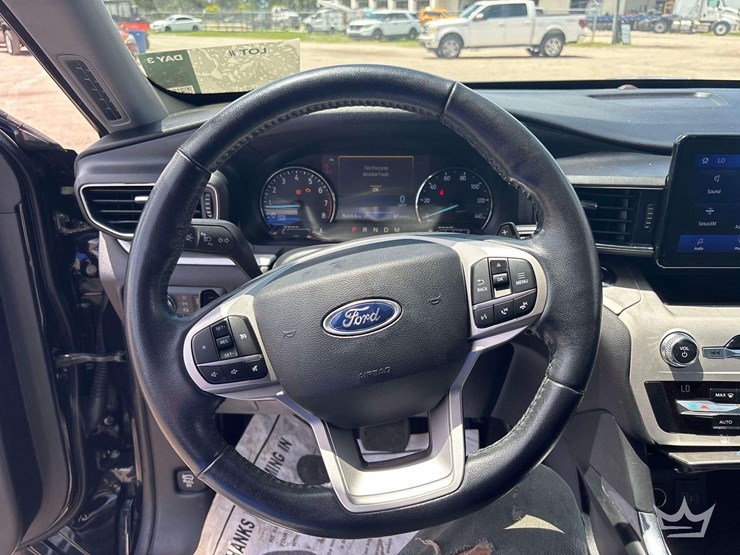 2020-ford-explorer-image-12