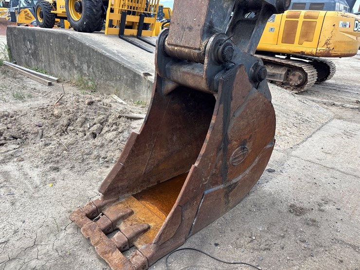 2019-deere-250g-lc-image-17