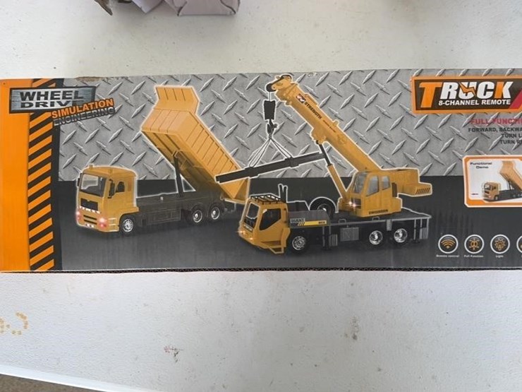 remote-control-toy-crane-new-in-box-image-3