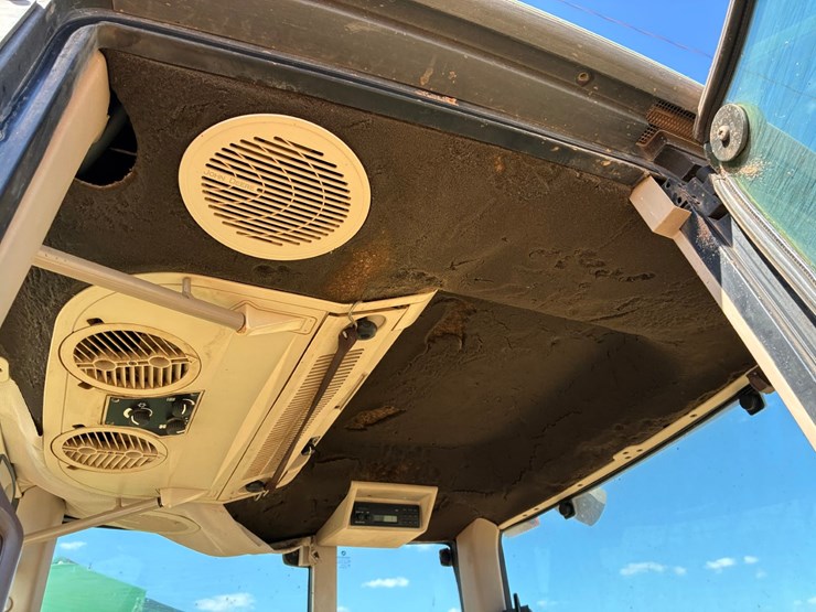 john-deere-6415-image-12