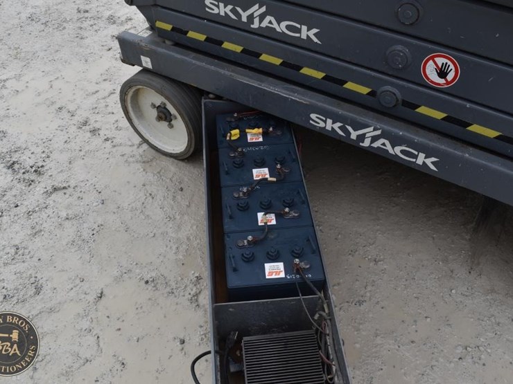 2014-skyjack-sjiii4626-image-17
