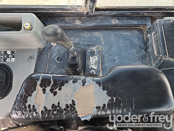 2018-komatsu-d61exi-24-image-59